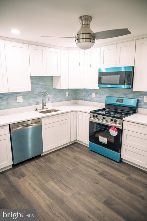 462 Locust Ave, BURLINGTON, NJ, 08016-4510 | Card Image
