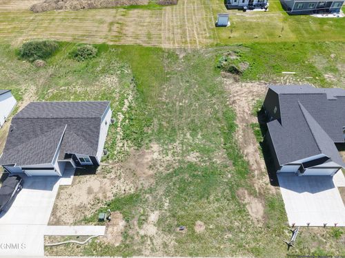 5319 Hendrickson Dr, Bismarck, ND, 58504-3096 | Card Image
