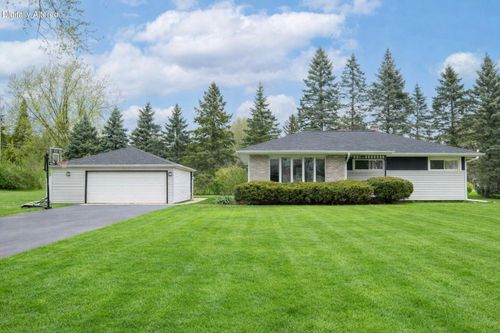 N61W15030 How Ave, MENOMONEE FALLS, WI, 53051-5802 | Card Image