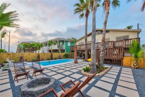 310 Leslie Ln, Port Aransas, TX, 78373-5112 | Card Image