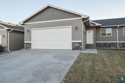 7303 45th St, Sioux Falls, SD, 57110 | Card Image
