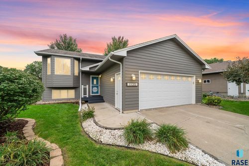 1135 Sunset Dr Dr Drive, Beresford, SD, 57004 | Card Image