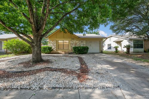 9726 Hidden Cross, San Antonio, TX, 78250-4817 | Card Image