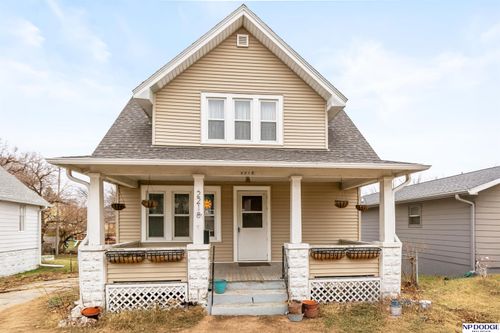 2218 S 42 Street, Omaha, NE, 68105 | Card Image