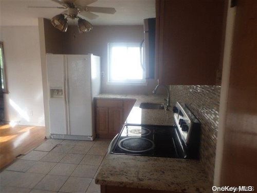 665 Miller Ave, Freeport, NY, 11520-6312 | Card Image
