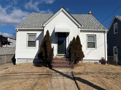 1042 Wool Ave, Franklin Square, NY, 11010-2315 | Card Image