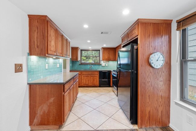 Quartz countertops bring a modern edge to the kitchen, offering a sleek surface that’s as practical as it is beautiful | Image 8