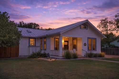 309 Fulton St, Fredericksburg, TX, 78624-4047 | Card Image