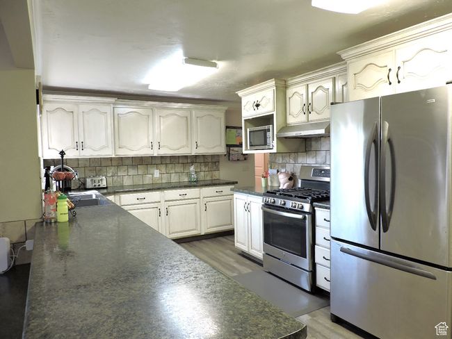 Kitchen | Image 10