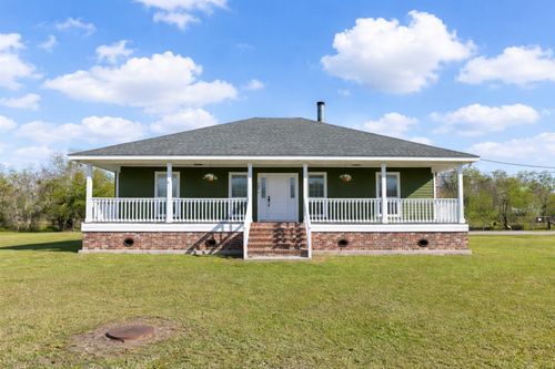 304 Country Village Dr, Raceland, LA, 70394-2004 | Card Image