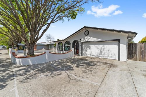 1649 California Dr, Vacaville, CA, 95687-6511 | Card Image
