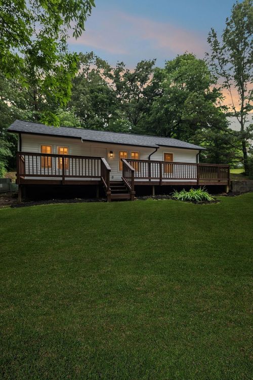 137 Stratton Blvd, Ashland City, TN, 37015-1614 | Card Image