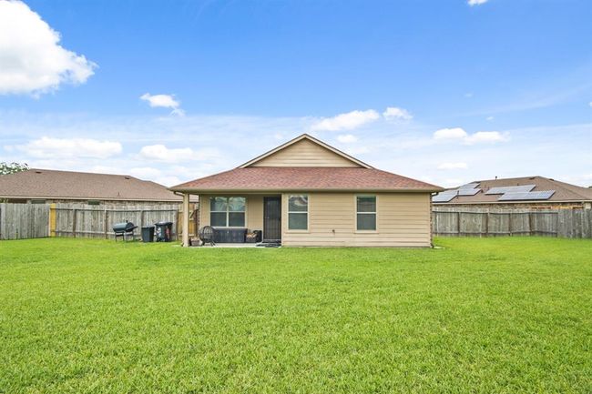 Huge back yard | Image 21