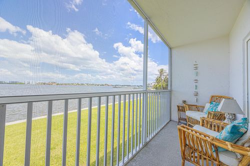 203-1516 S Lakeside Dr, Lake Worth Beach, FL, 33460-5884 | Card Image