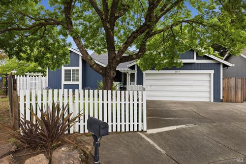 2273 White Chapel Ct, Santa Rosa, CA, 95401-8817 | Card Image
