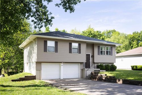 210 Swisher Dr, Clinton, MO, 64735-1163 | Card Image