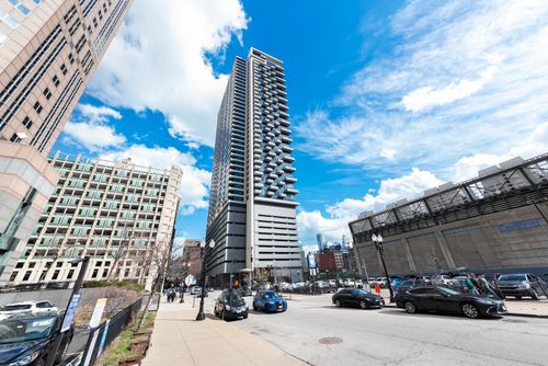 2216-235 W Van Buren St, Chicago, IL, 60607-3935 | Card Image