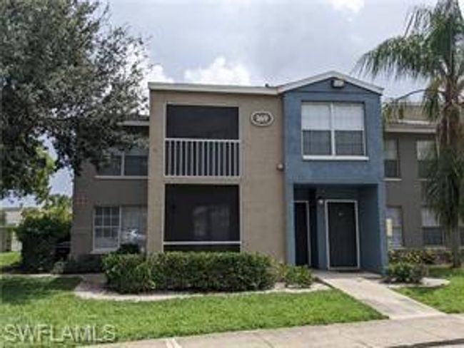 View of front of house featuring a front yard and stucco siding | Image 26