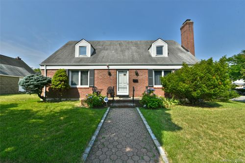 18418 69th Ave, Fresh Meadows, NY, 11365-3502 | Card Image