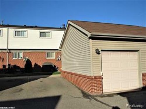 52-20938 Hunt Dr, Roseville, MI, 48066-2219 | Card Image