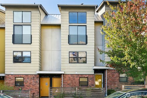 c-4331 9th Ave Ne, Seattle, WA, 98105-4760 | Card Image