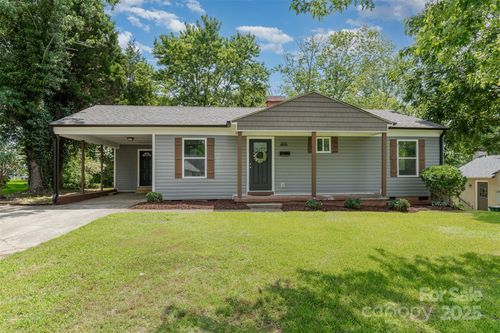 3015 Lasalle St, Charlotte, NC, 28216-4448 | Card Image
