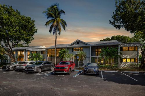 apt-207-933 Ne 199th St, Miami, FL, 33179-3029 | Card Image