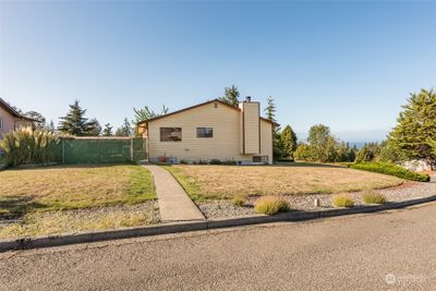 1304 Samara Drive, House other with 3 bedrooms, 2 bathrooms and 2 parking in Port Angeles WA | Image 2