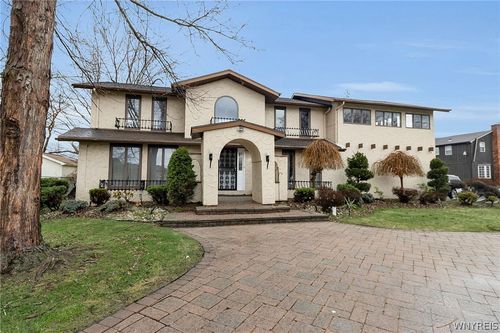 660 S Colony Rd, Grand Island, NY, 14072-2931 | Card Image