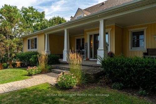 196 Dundas St E, Waterdown, ON, L0R2H0 | Card Image