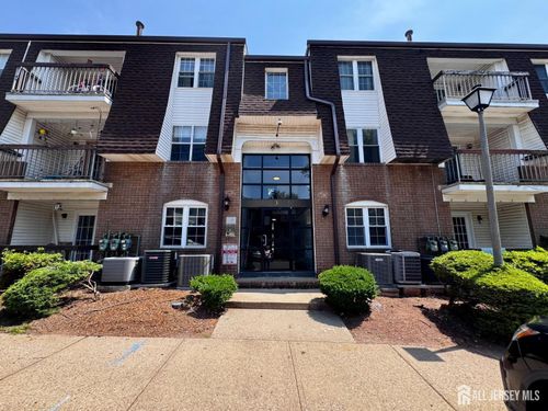 311 Green Hollow Dr, Iselin, NJ, 08830-2922 | Card Image