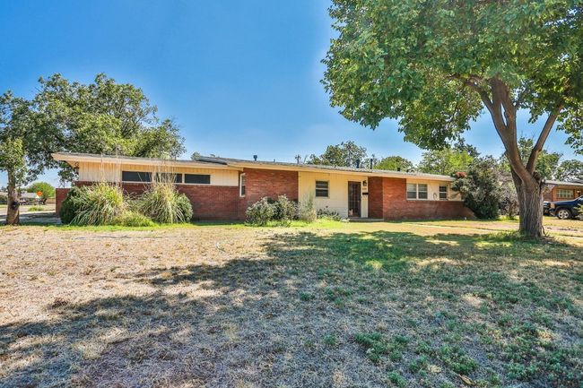 1210 Xenia St, House other with 3 bedrooms, 2 bathrooms and null parking in Plainview TX | Image 4