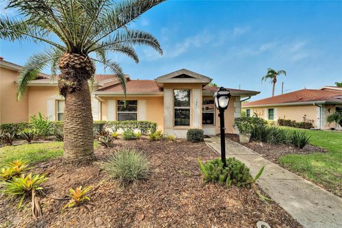 120 Knollpoint Dr, SUN CITY CENTER, FL, 33573-6157 | Card Image