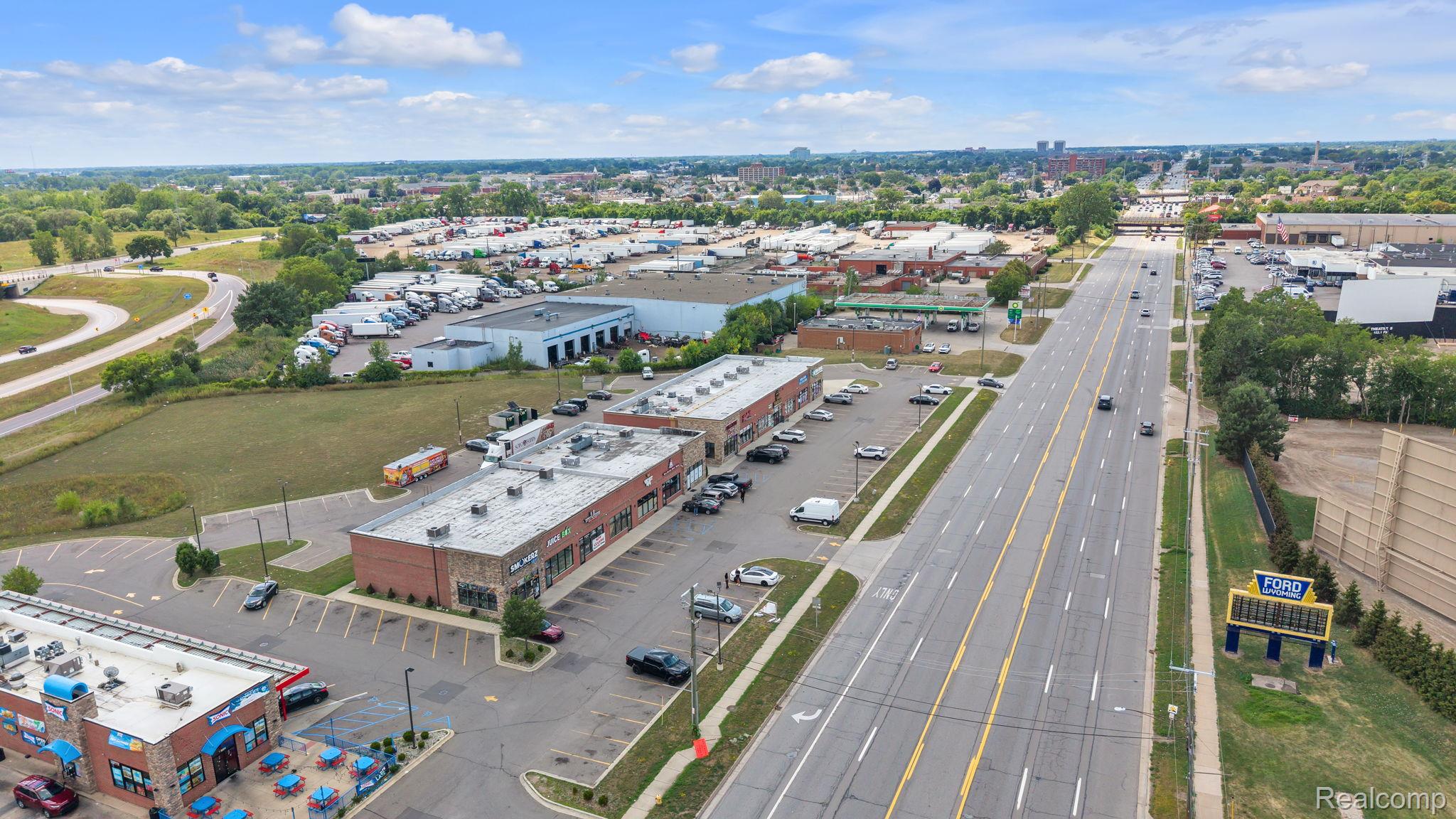 Commercial Lease in Dearborn 3