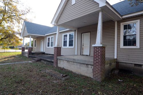 560 Oak St, Winnsboro, SC, 29180-1925 | Card Image
