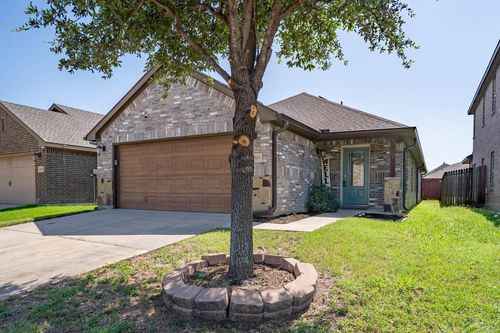 5505 Thunder Bay Dr, Fort Worth, TX, 76119-8506 | Card Image