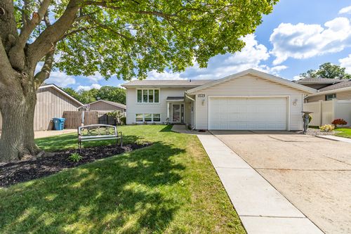 1725 Selo Dr, Schererville, IN, 46375-2250 | Card Image