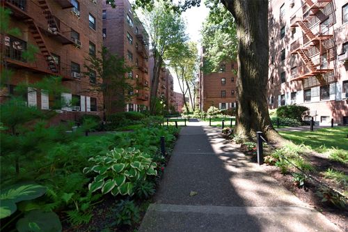 apt-6j-118 Metropolitan Ave, Kew Gardens, NY, 11415-2094 | Card Image
