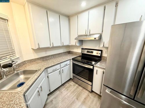 405 Weymouth, Hercules, CA, 94547-3825 | Card Image