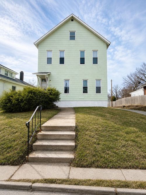 1335 W 13th St, Davenport, IA, 52804-3739 | Card Image