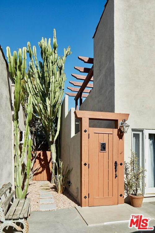 412 Norwich Dr, West Hollywood, CA, 90048-1903 | Card Image