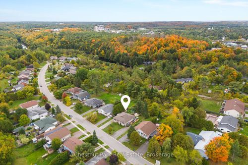 70 Milton St, Bracebridge, ON, P1L1G9 | Card Image