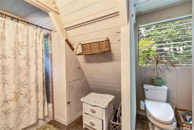 Downstairs bathroom | Image 6