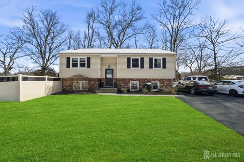 8 Malsbury Ln, Cream Ridge, NJ, 08514-2508 | Card Image