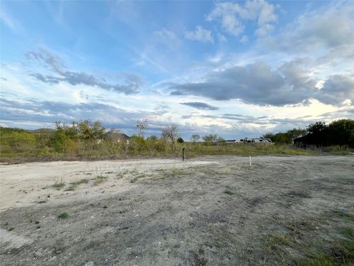 390 Engelke Rd, Niederwald, TX, 78640-4014 | Card Image