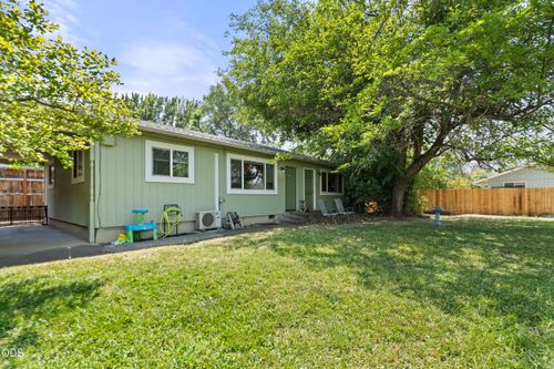 a-b-400 S Rose Street, Phoenix, OR, 97535 | Card Image