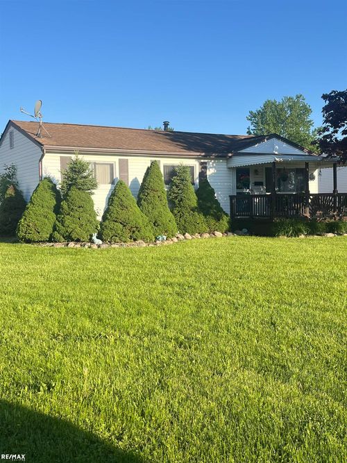 31543 Devos Ct, New Haven, MI, 48048-2710 | Card Image