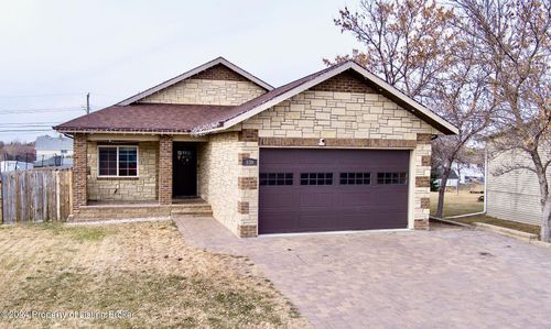 530 2nd Avenue Se, Dickinson, ND, 58601 | Card Image