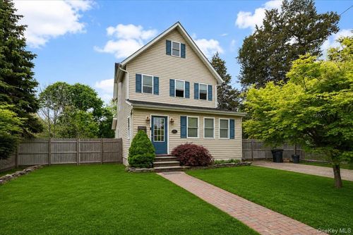 56 Sycamore St, Patchogue, NY, 11772-2827 | Card Image