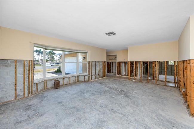 11465 7 Th St E, House other with 2 bedrooms, 2 bathrooms and null parking in Treasure Island FL | Image 12
